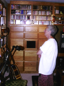 Mary Logan at museum [Photo by Tom Ineck]