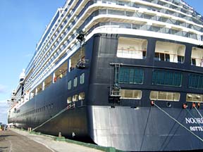 Holland America's ms/Noordam [Photo by Tom Ineck]