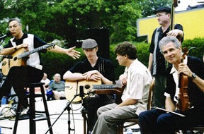 Mehling introduces band [Photo by Rich Hoover]